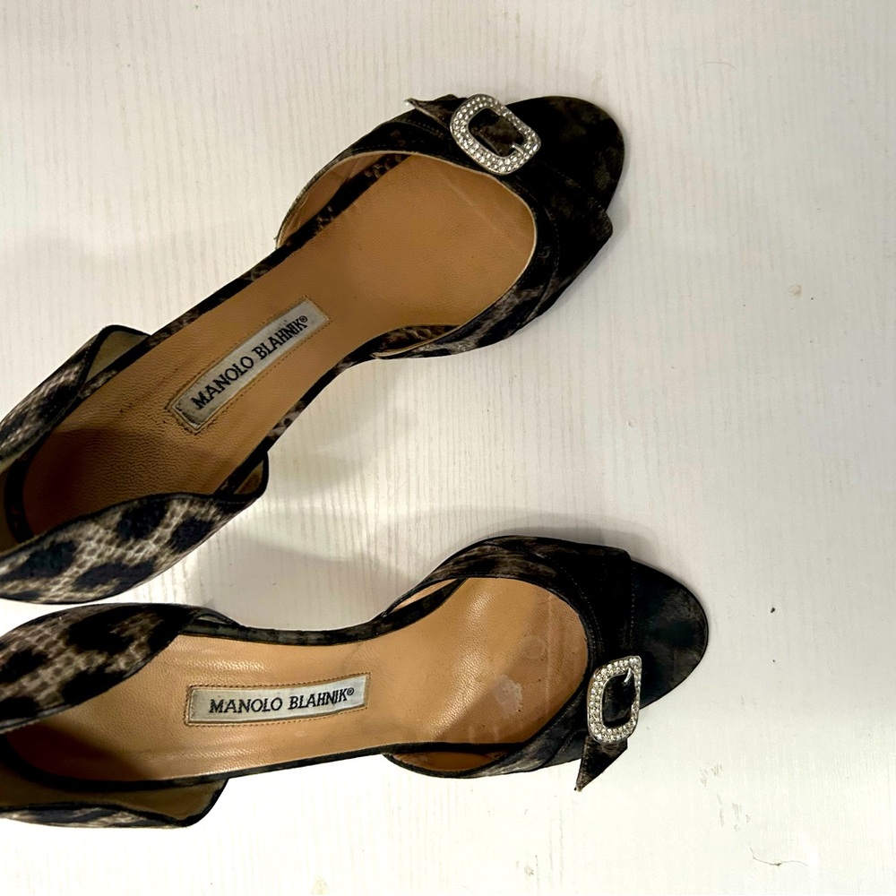 Manolo Blahnik dress heels… lace like texture